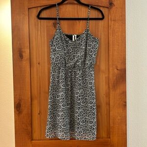 Black and white floral patterned dress built in slip size s